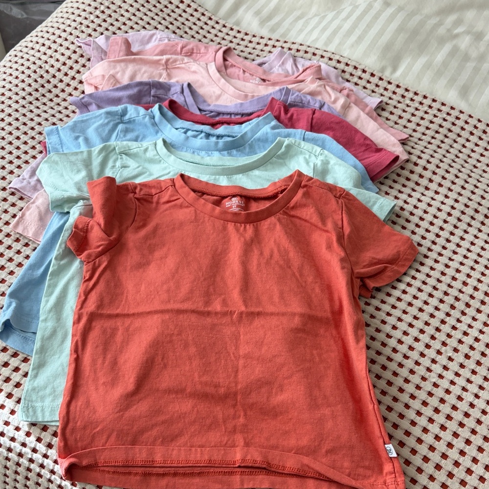 Sold-5T bundle of 8 shirts Honest brand organic cotton Excellent used condition
